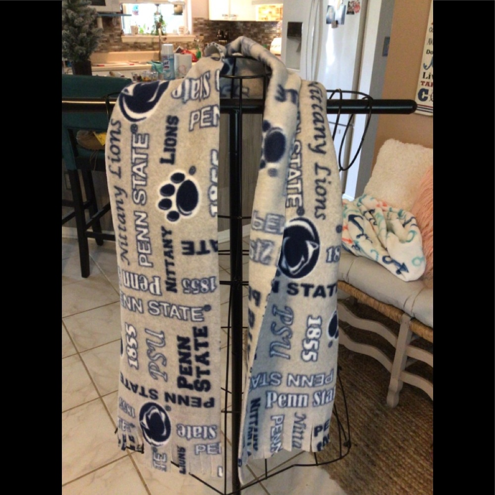 Penn State scarf / face covering